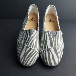 NWOT Corkys "Sues" Gray Slip On Flats Size 7